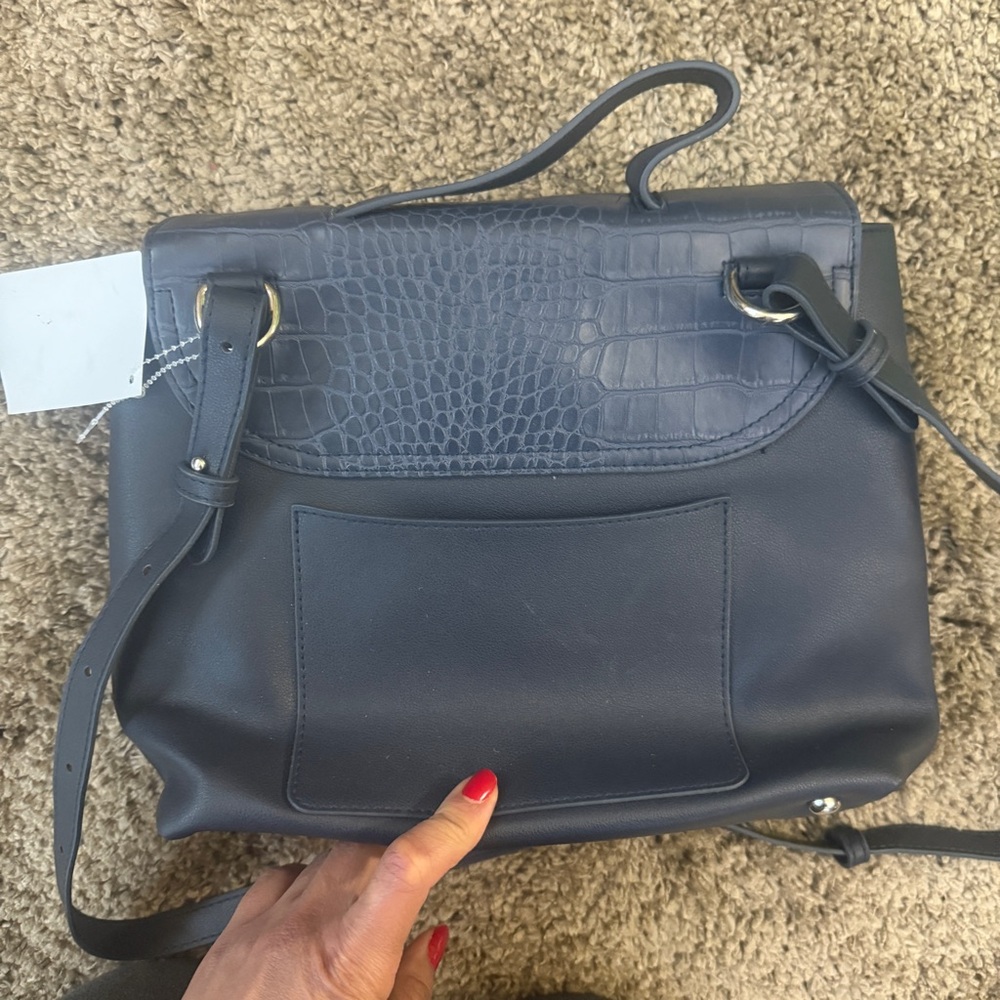Chic Croc-Embossed Navy Shoulder Bag - Picture 7 of 7